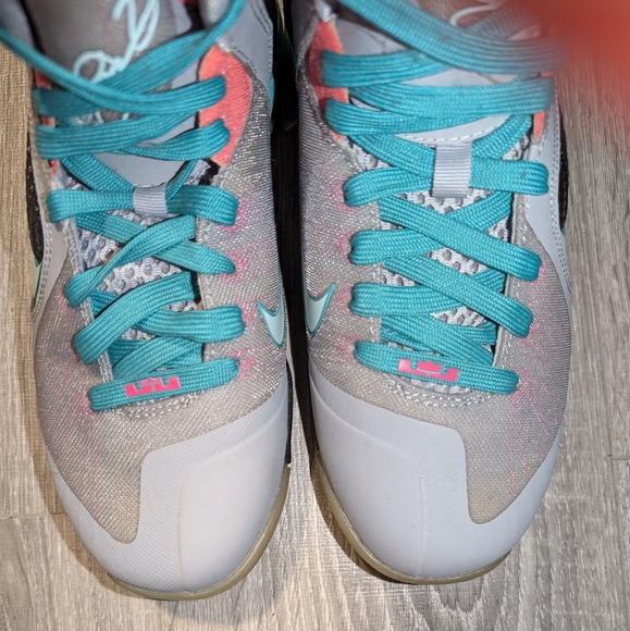 Nike LeBron 9 'South Beach' - Picture 6 of 8